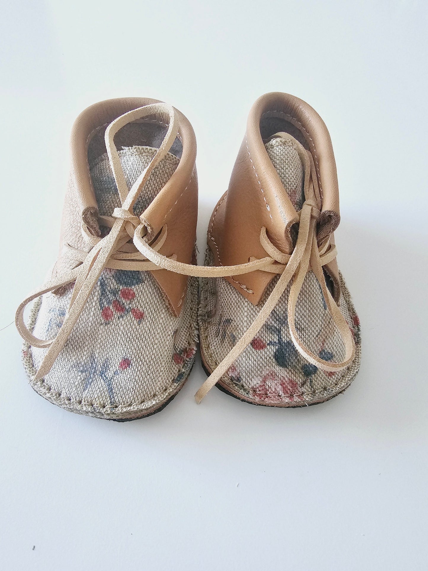 Leather Baby Girl Shoes with Floral Material